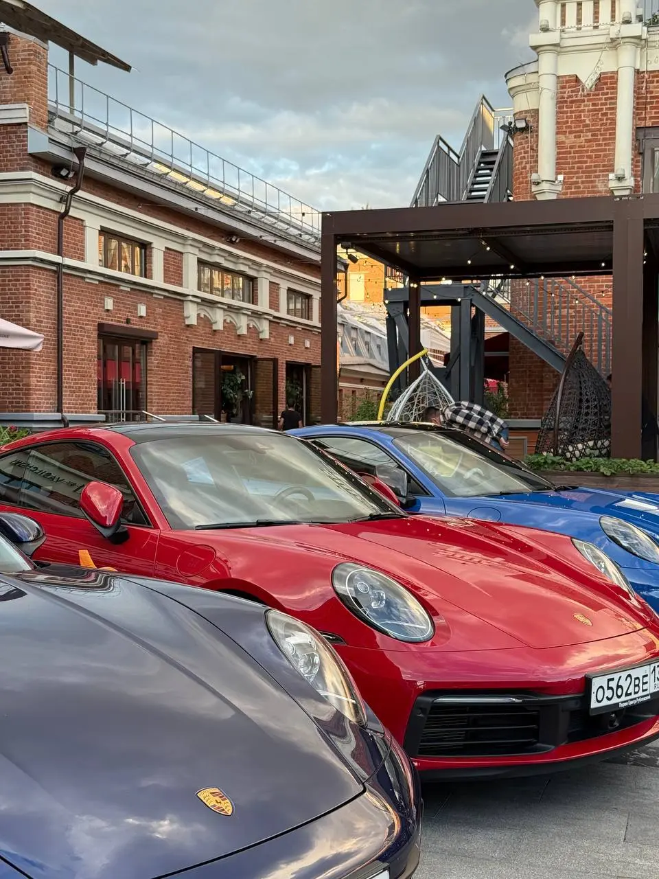 Экспозиция Porsche на площади «Три вокзала. Депо»