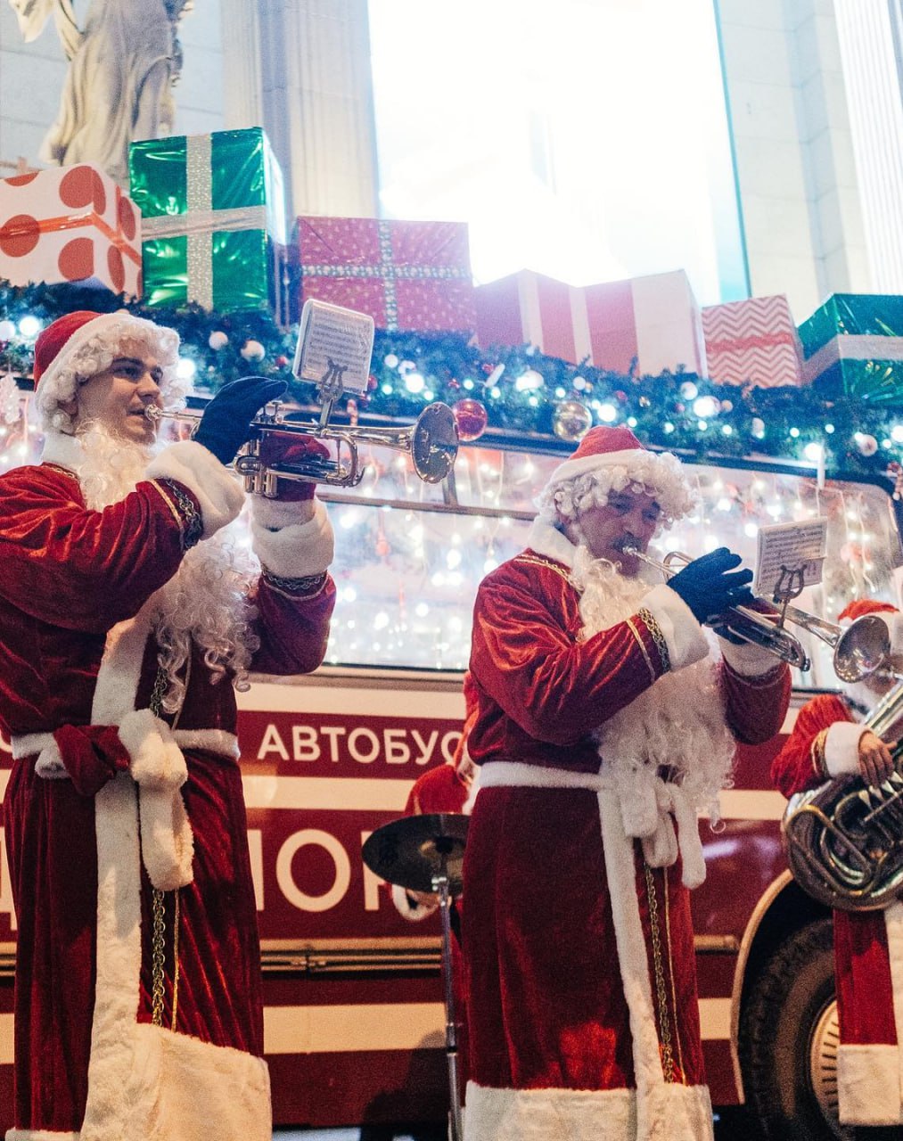 Самый новогодний автобус — ДедМоробус