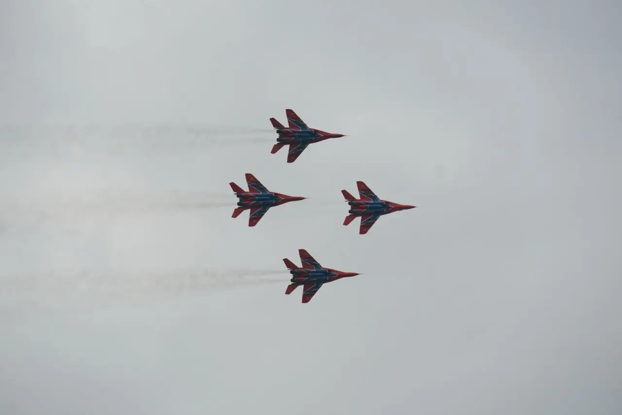 Легендарные Стрижи ведут авиашоу над Кемерово