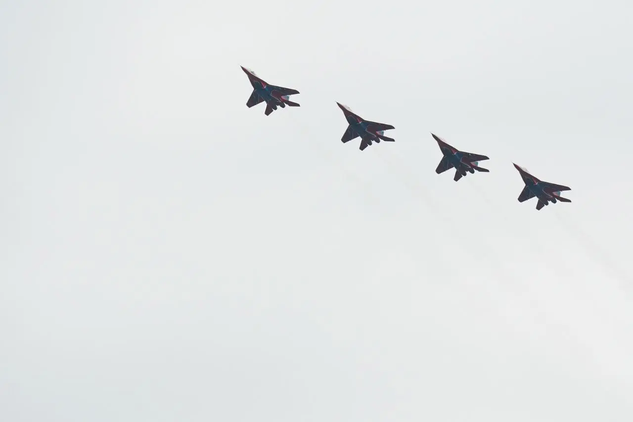 Легендарные Стрижи ведут авиашоу над Кемерово