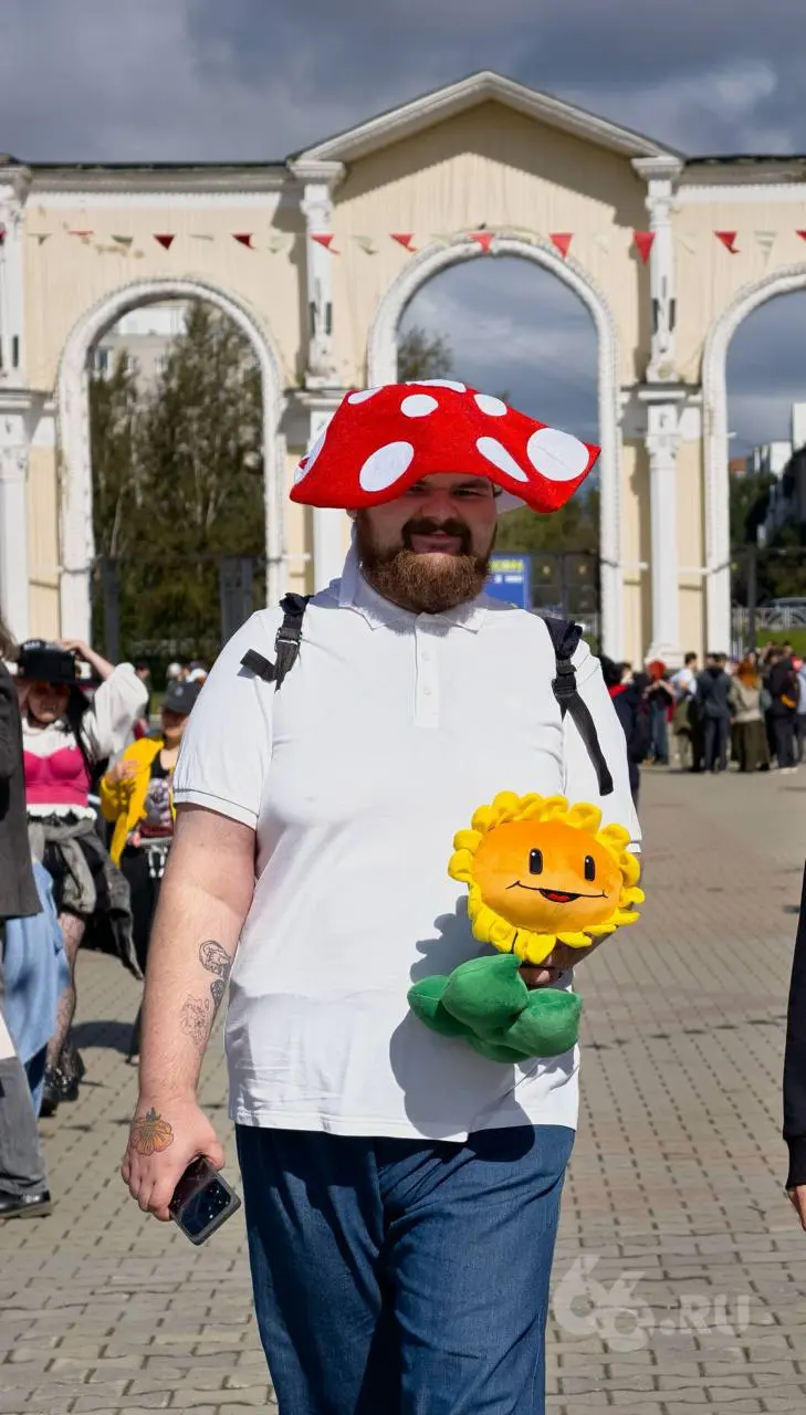Якубович и тамплиеры гуляют по парку Маяковского