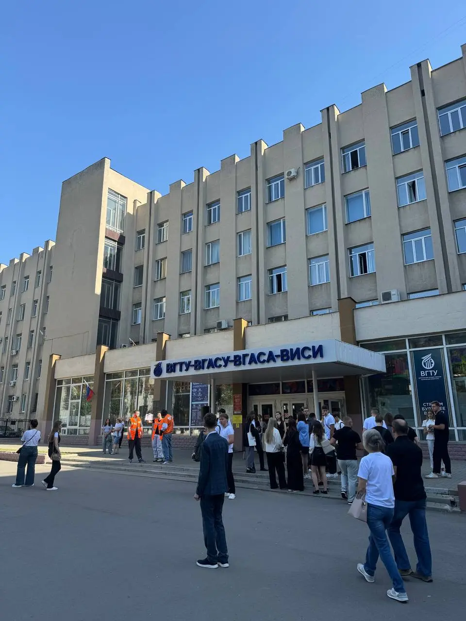 Торжественные линейки и приветствие первокурсников 2025