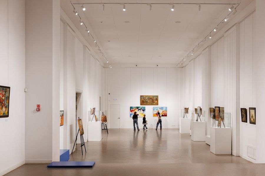 Выставка Юры Литарова «Всё рождается. Всё продолжается»