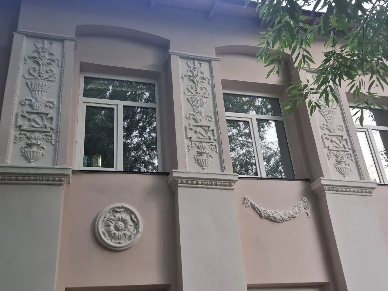 Экскурсия Веры Гейль «История городских окраин: КБС - страна чудес!»