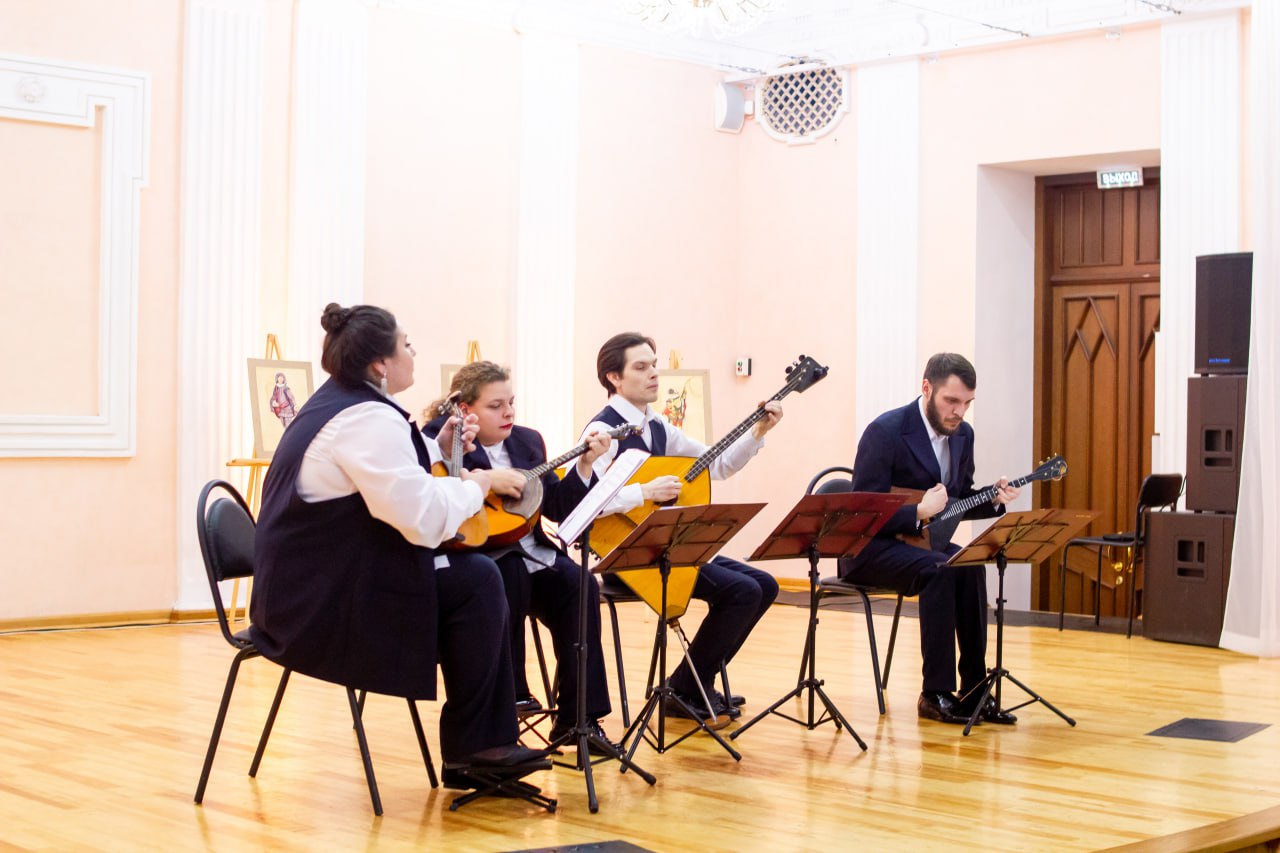 Концерт Квартета "13 струн" с Клубом исторического танца «Pas de côté»