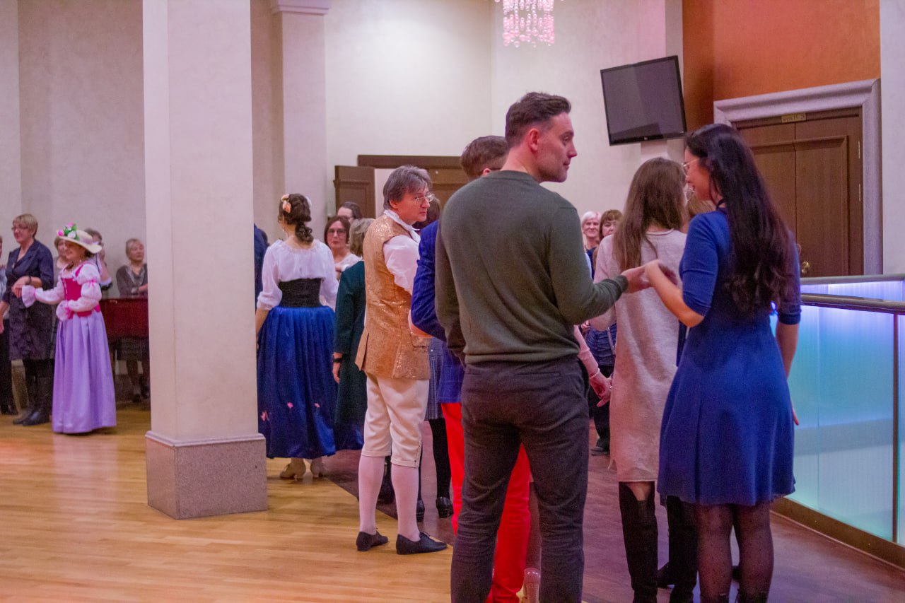 Концерт Квартета "13 струн" с Клубом исторического танца «Pas de côté»