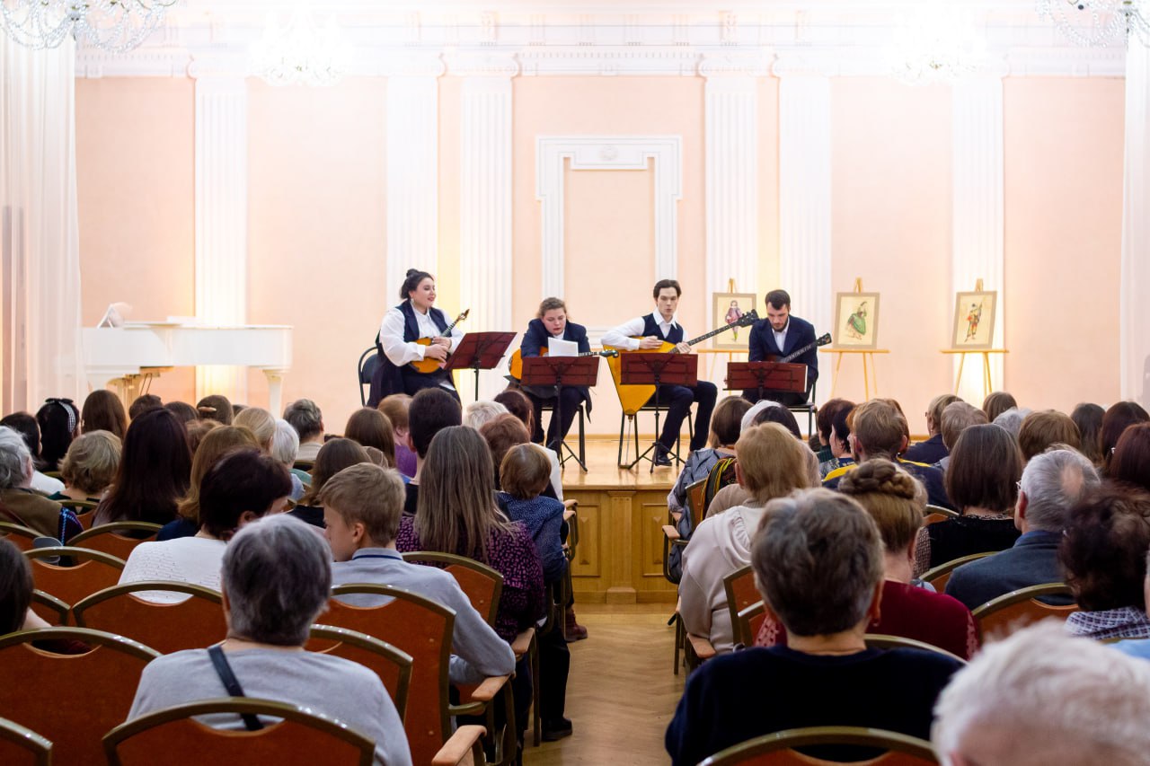 Концерт Квартета "13 струн" с Клубом исторического танца «Pas de côté»