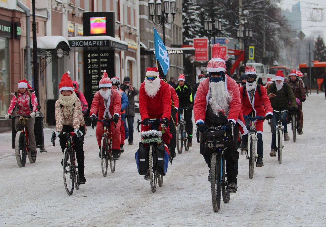 Традиционный новогодний велопарад Дедов Морозов