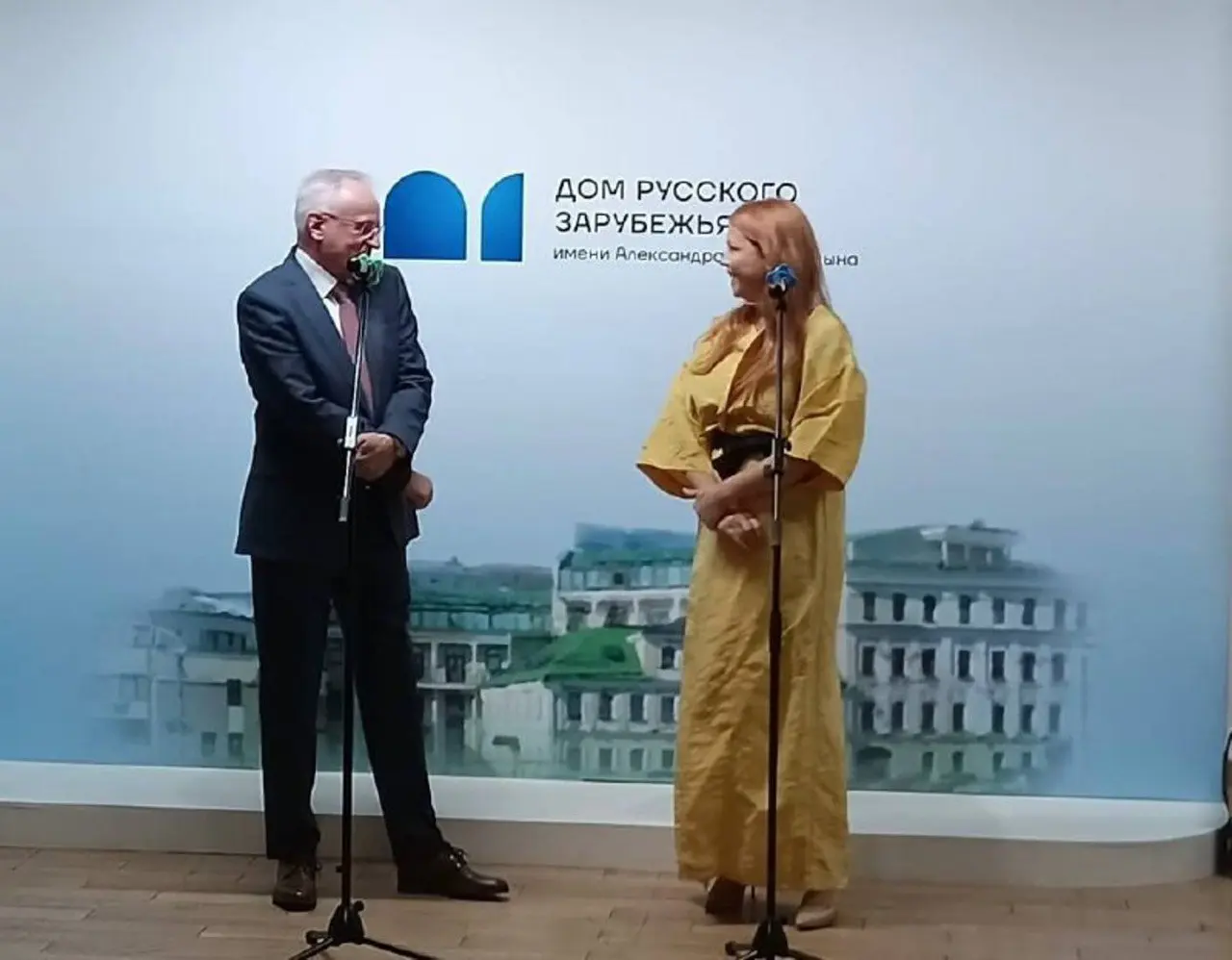 Персональная выставка Ирины Митриковой «Москва — город цвета»