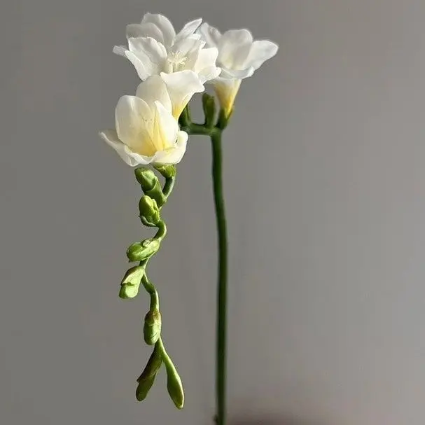 Приглашаем слепить веточку фрезии из холодного фарфора