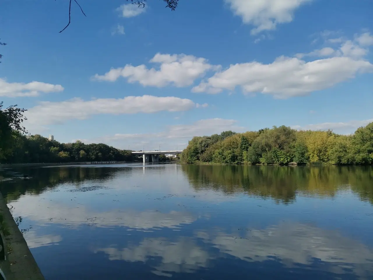 Осенняя прогулка у набережной