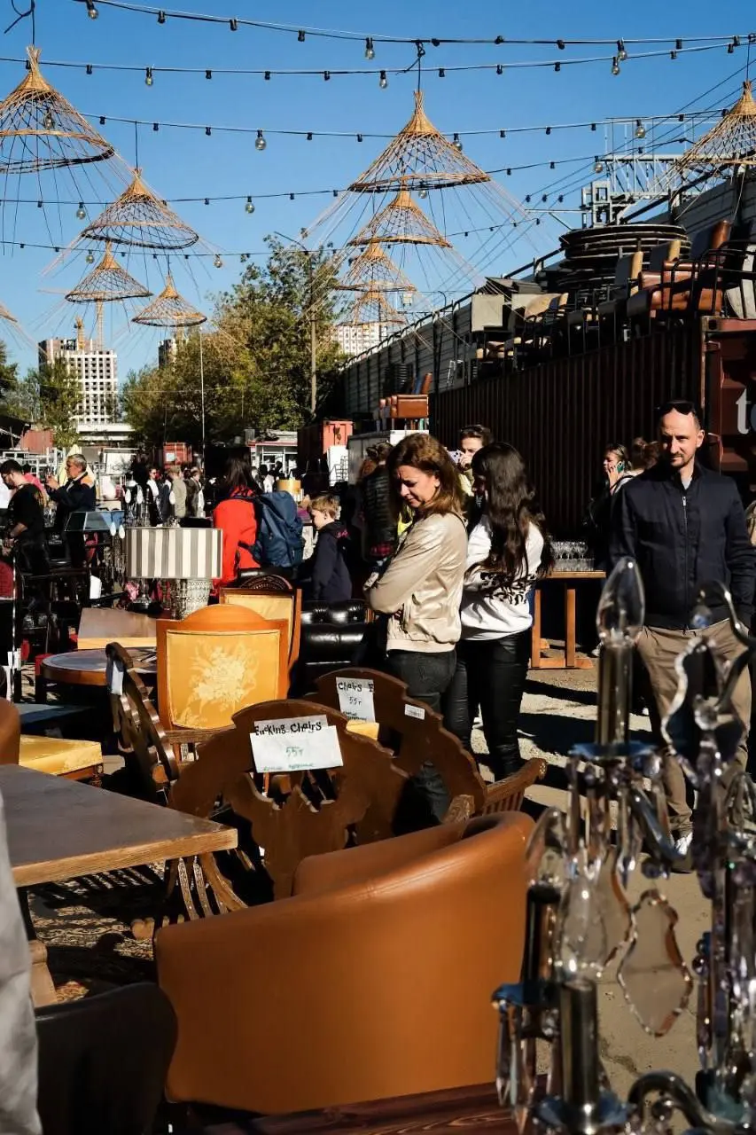 Гараж-сейл FChairs на Даниловском рынке