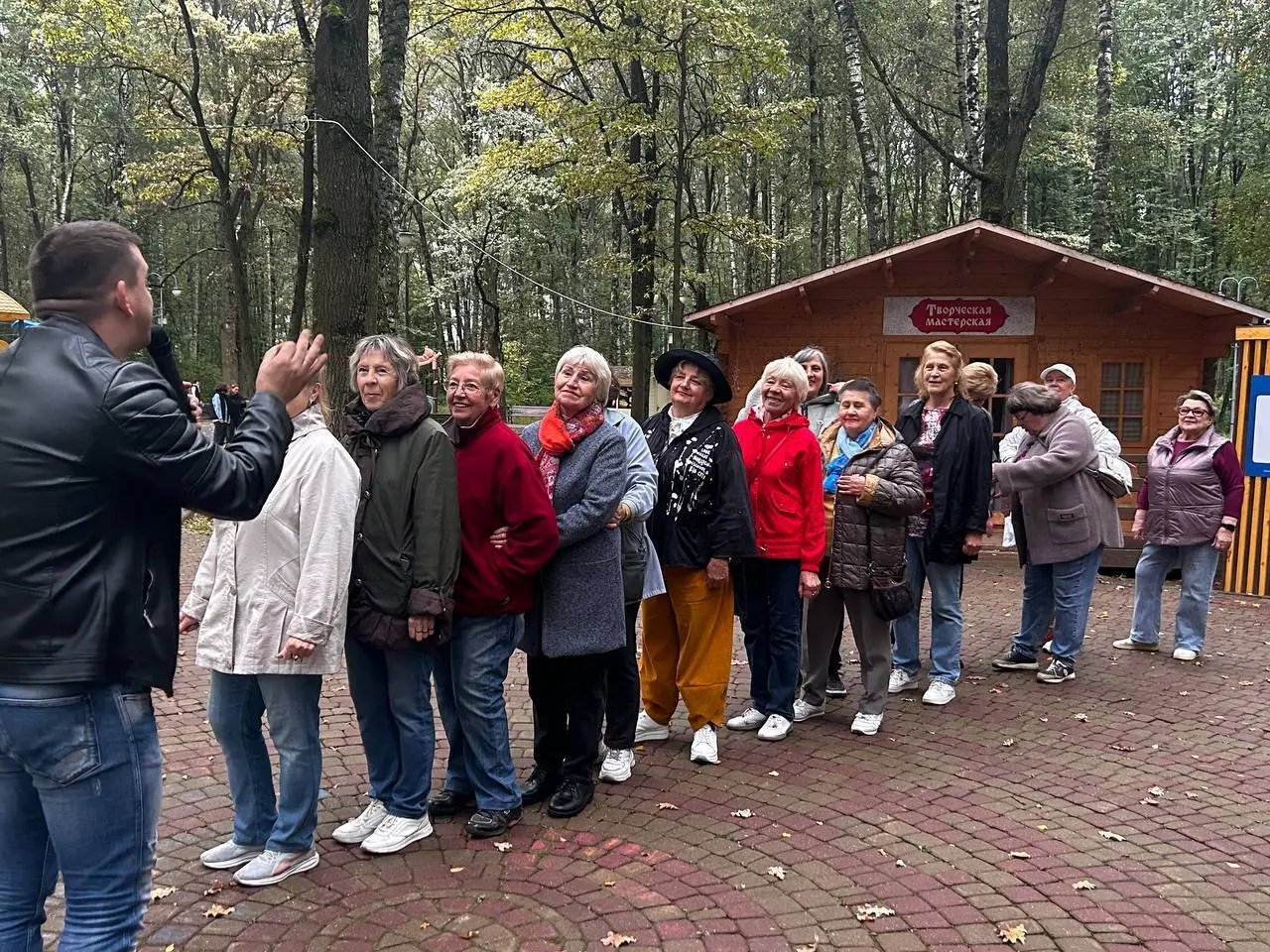 Дискотека для старшего поколения: возвращение молодости!