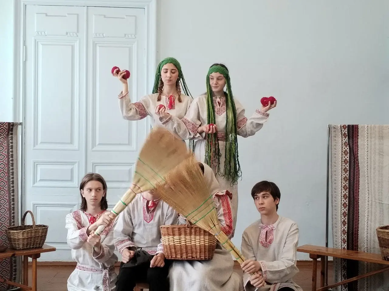 Гуси-Лебеди
