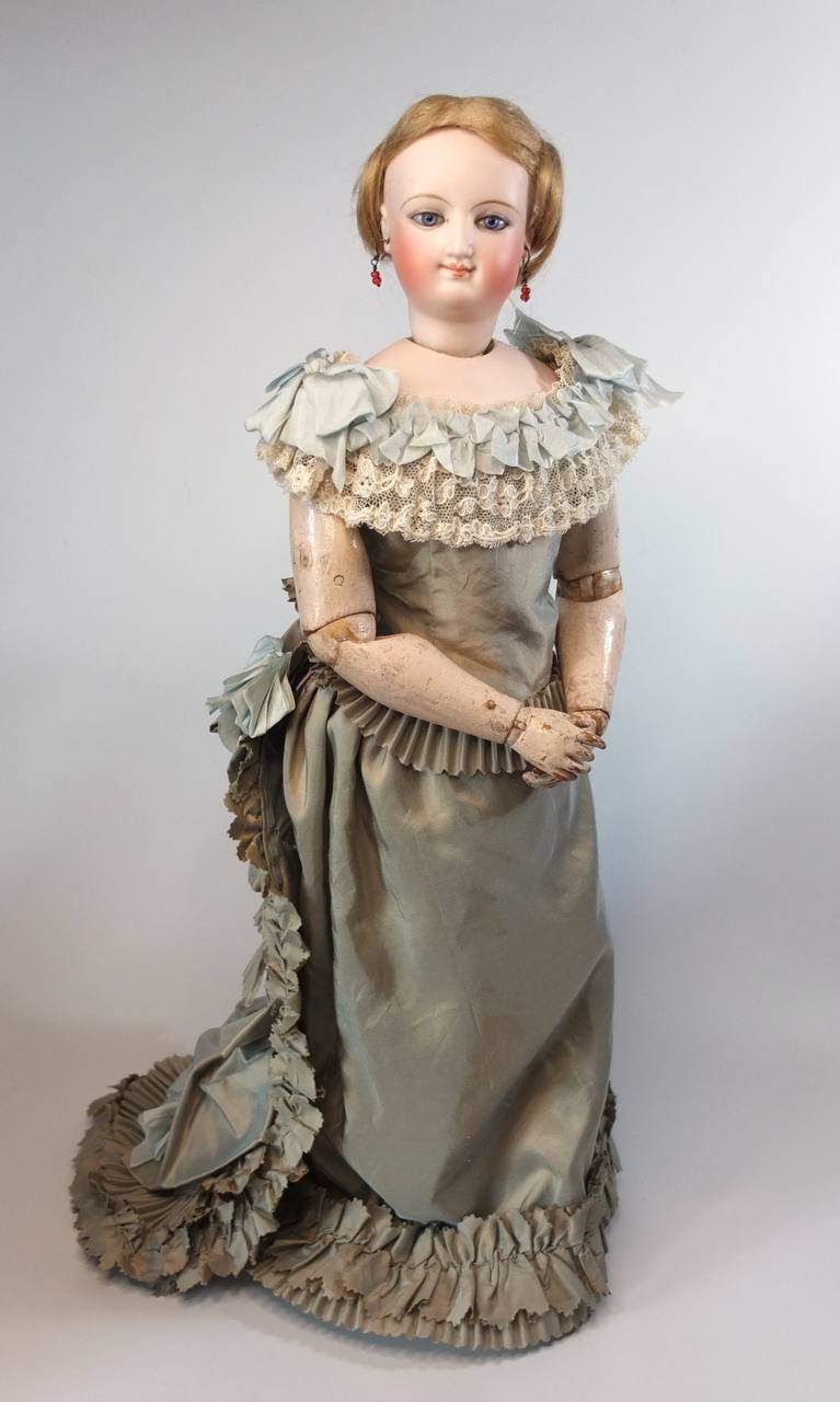 Выставка «Мир куклы. Игрушки, аксессуары и куклы XIX—XX веков»