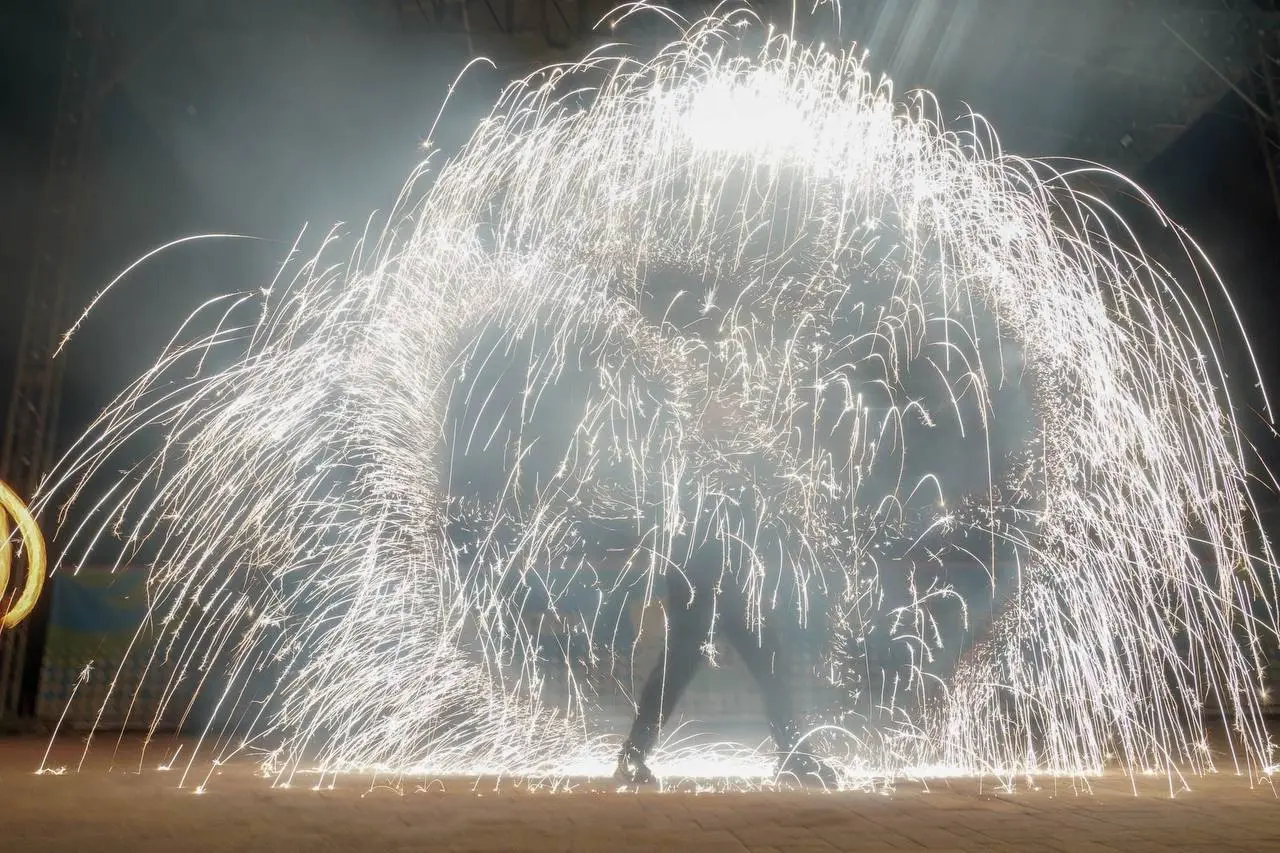 Концертная программа и огневое шоу в ЦПКиО