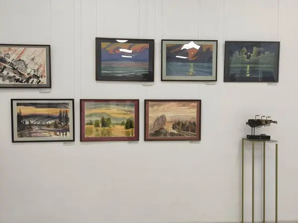 Выставка "В память о маме и отце"