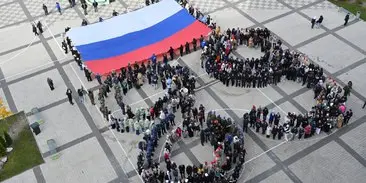 День воссоединения новых регионов с РФ в Екатеринбурге отметили флешмобом