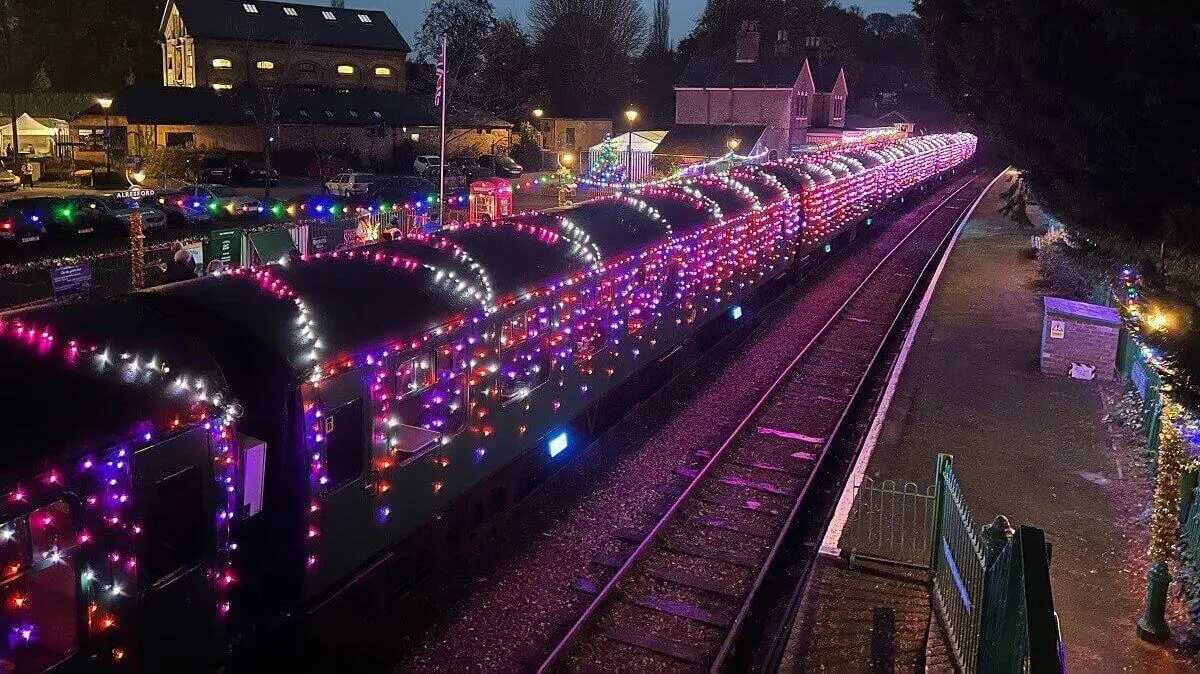 Рождественский паровоз Epping Ongar Lights Express