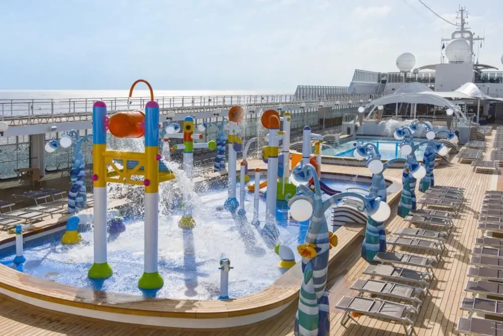 Новый год 2025 в Средиземноморе: 3 страны за 1 праздник