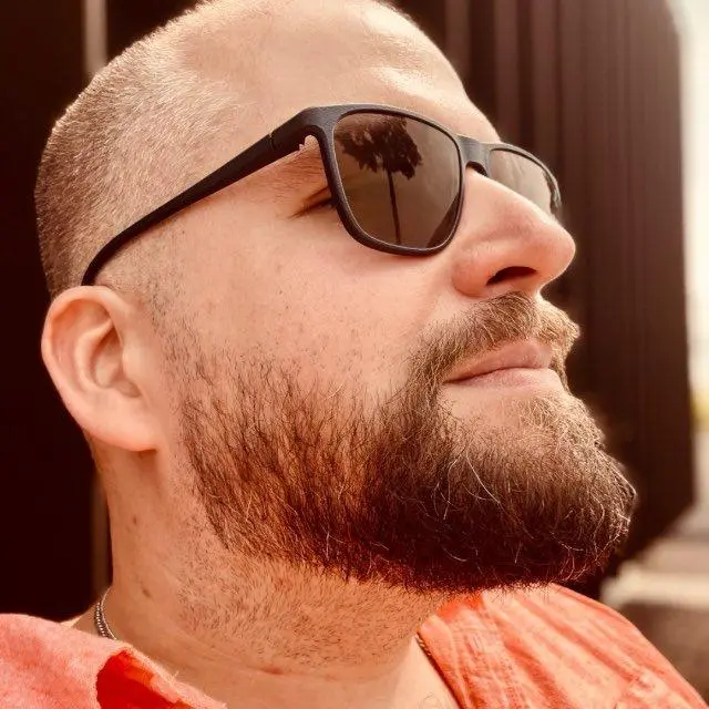 Антибарбари каллобо́мания: лекция с Левом Шадриным о дневниках Хазе и цифровых методах чтения греческих рукописей