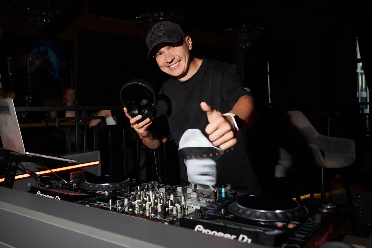 Mellow Yellow Music Club Birthday Celebration