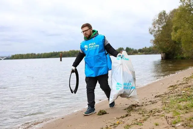 акция «Вода России» — субботник по очистке берегов на Рупасовских прудах