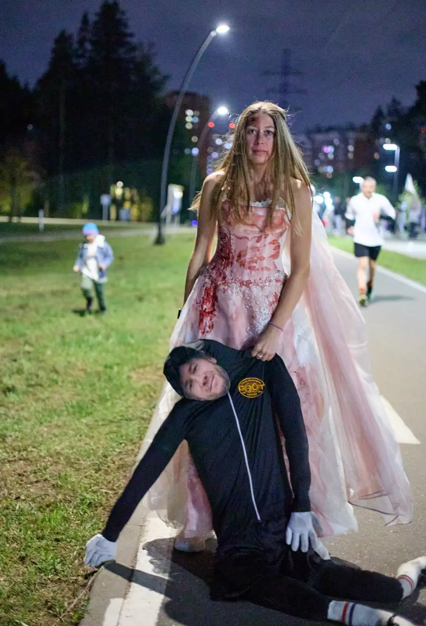 Ночной белый Паркран в Пестовском парке
