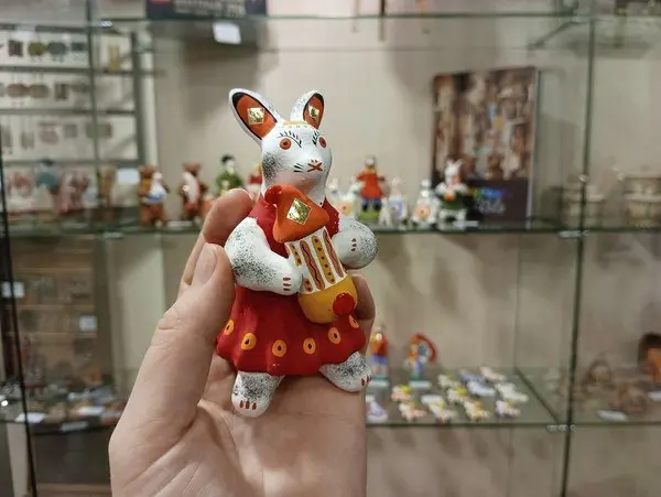 Роспись дымковского зайки