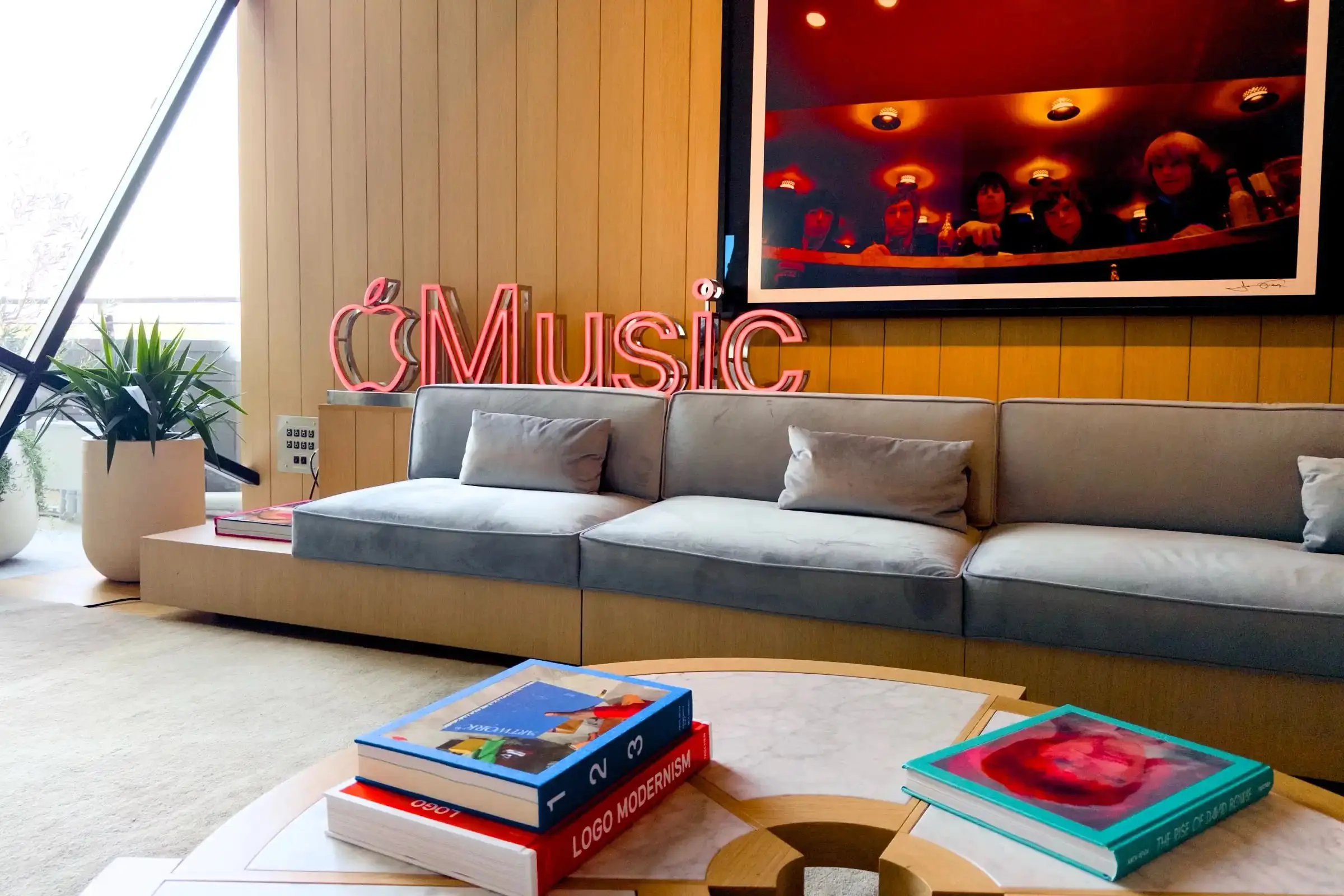 Музыкальный Диснейленд: как Apple превратила студию в Лос-Анджелесе в храм звука и блеска