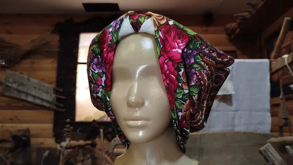 Традиционные женские головные уборы: кокошник