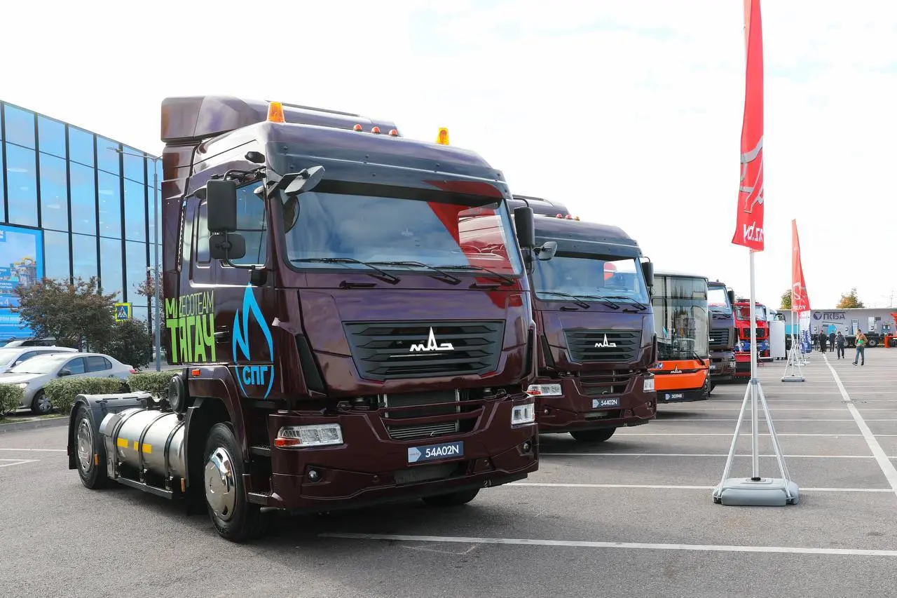 Республика Беларусь на ПМГФ-2025: 130-тонный БЕЛАЗ на метане и линейка газомоторной техники