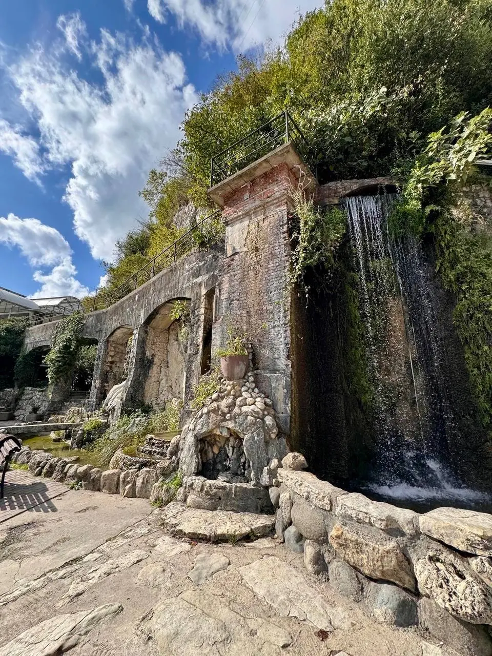 Авторская джип-поездка из Сочи с местным гидом; Абхазия с открыткИ; Экспедиция к Черноморским дельфинам