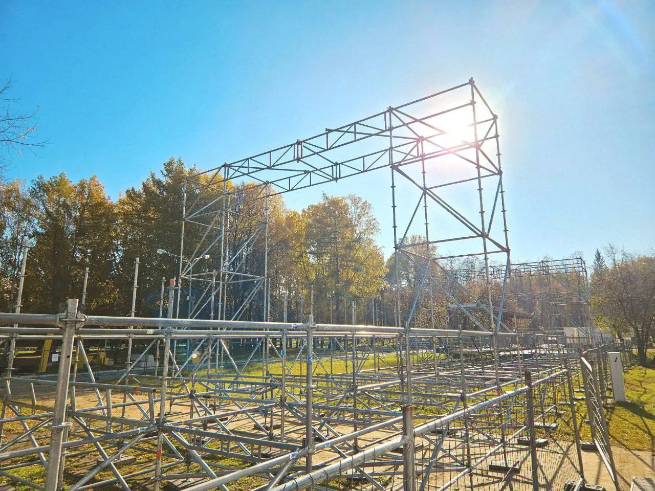 Готовь сани летом, а горку — осенью: открытие ледяной горки в парке Маяковского