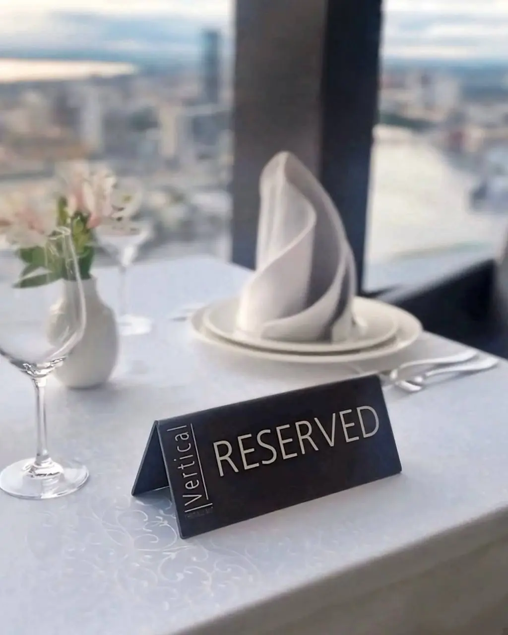 Концерты в облаках: вечер в Vertical (Идея для свидания: лучший вид на Екатеринбург и живая музыка)