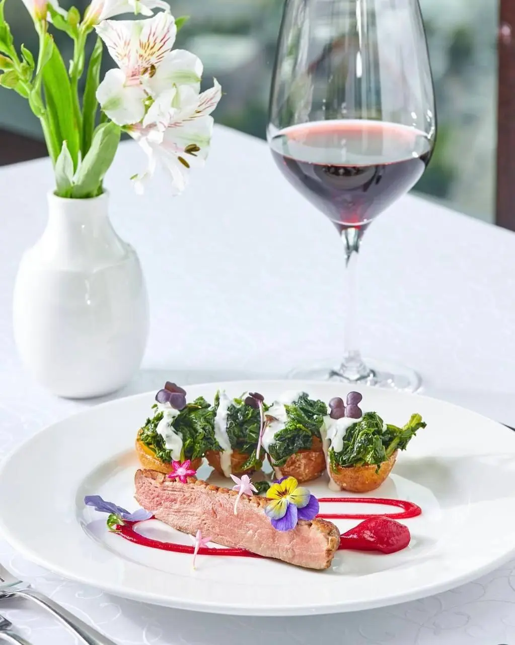 Концерты в облаках: вечер в Vertical (Идея для свидания: лучший вид на Екатеринбург и живая музыка)