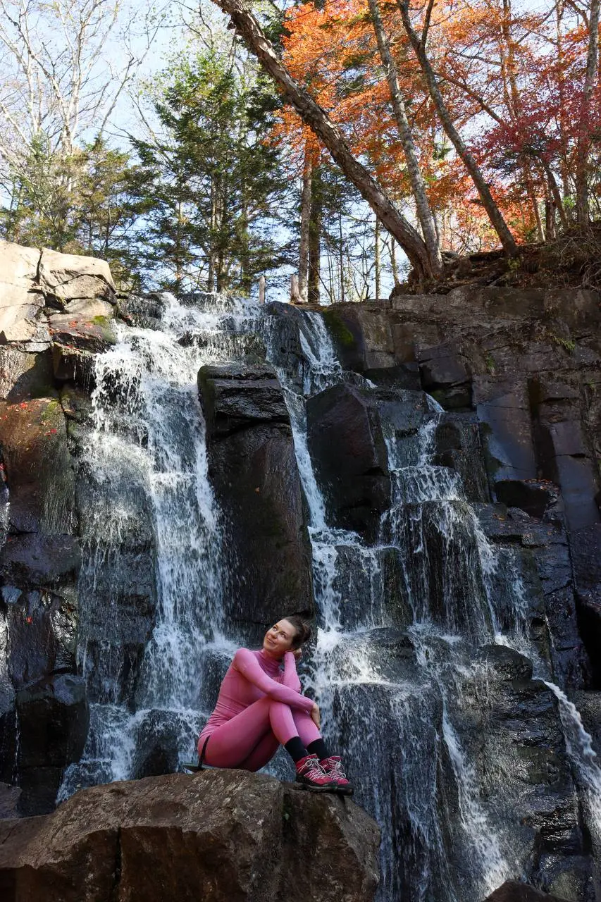 Водопад Неожиданный и отдых в коттедже с баней и горячим бассейном