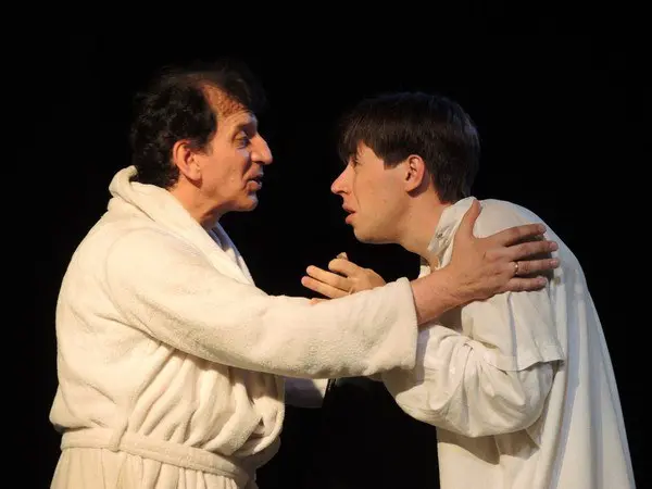 Палата бизнес-класса: комедия с остросоциальным оттенком о власти, коррупции и семейных отношениях