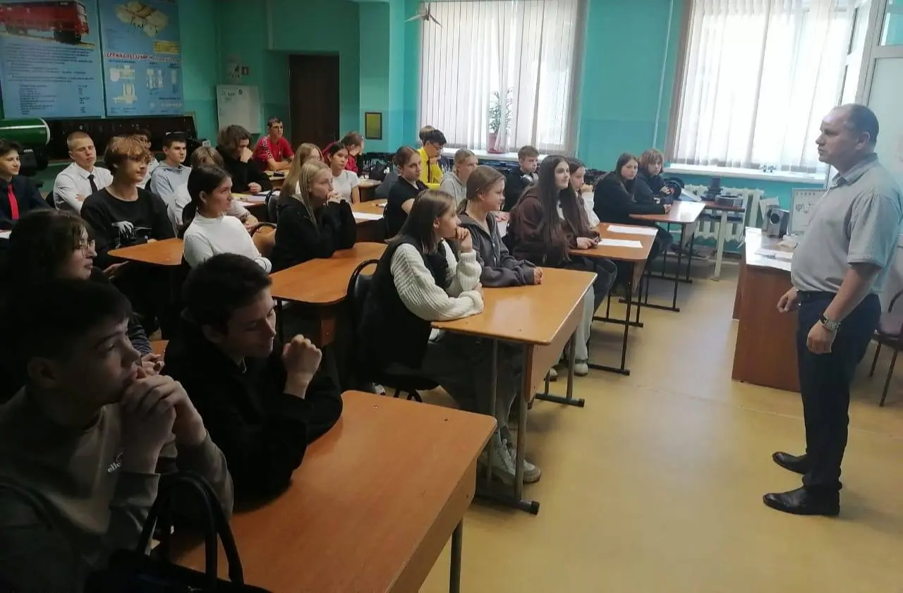 ПримИЖТ в очередной раз рассказал школьникам о перспективах обучения в вузе