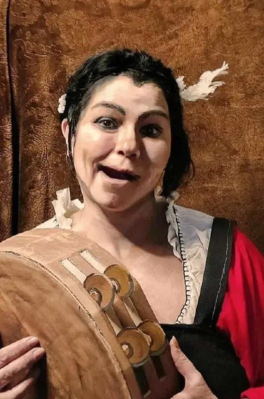 Девушка с тамбурином