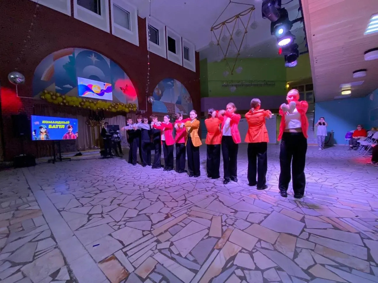 Маскарад в Воскресный вечер во Дворце Восточный