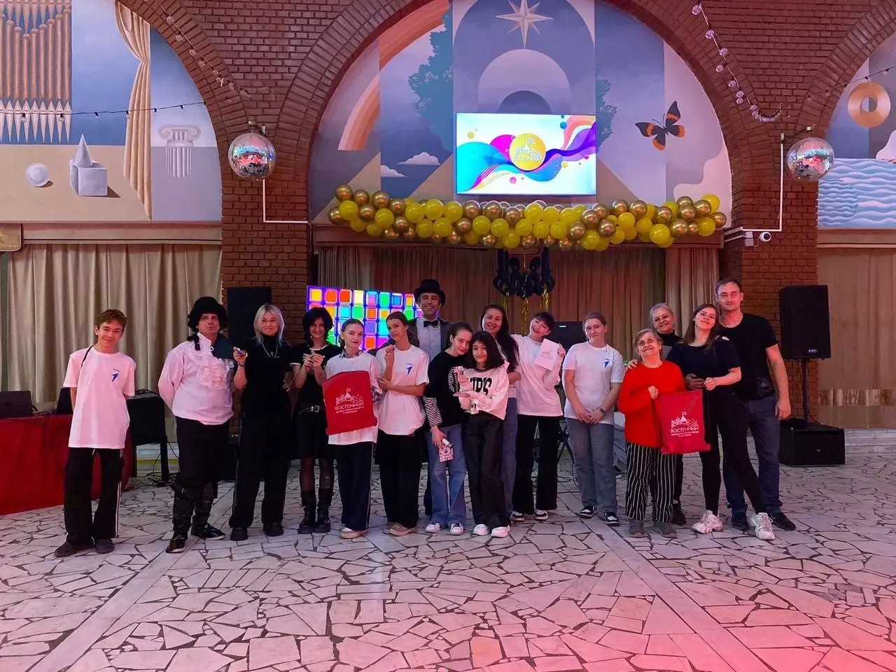 Маскарад в Воскресный вечер во Дворце Восточный