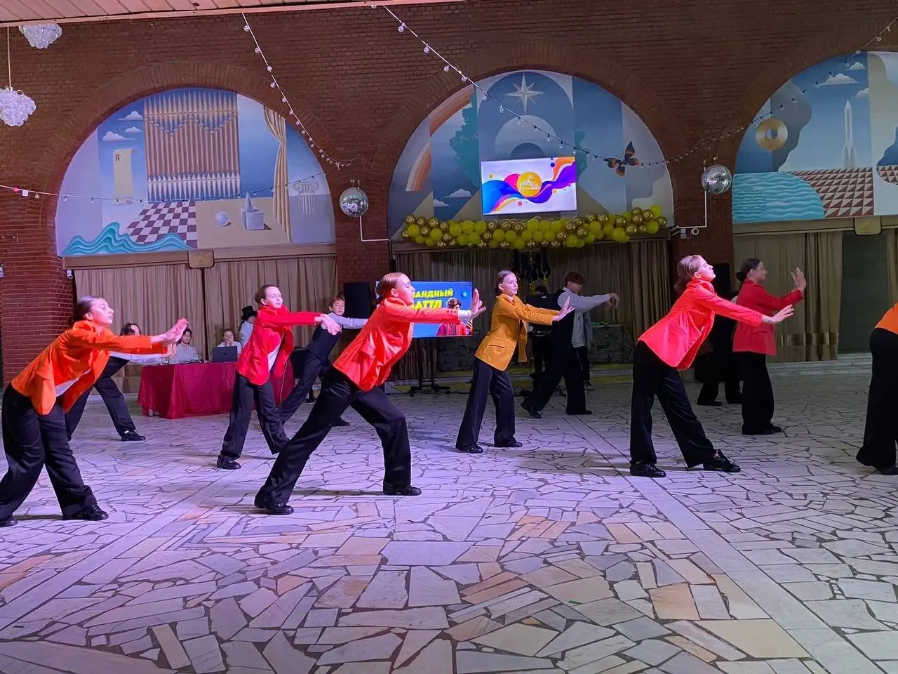 Маскарад в Воскресный вечер во Дворце Восточный