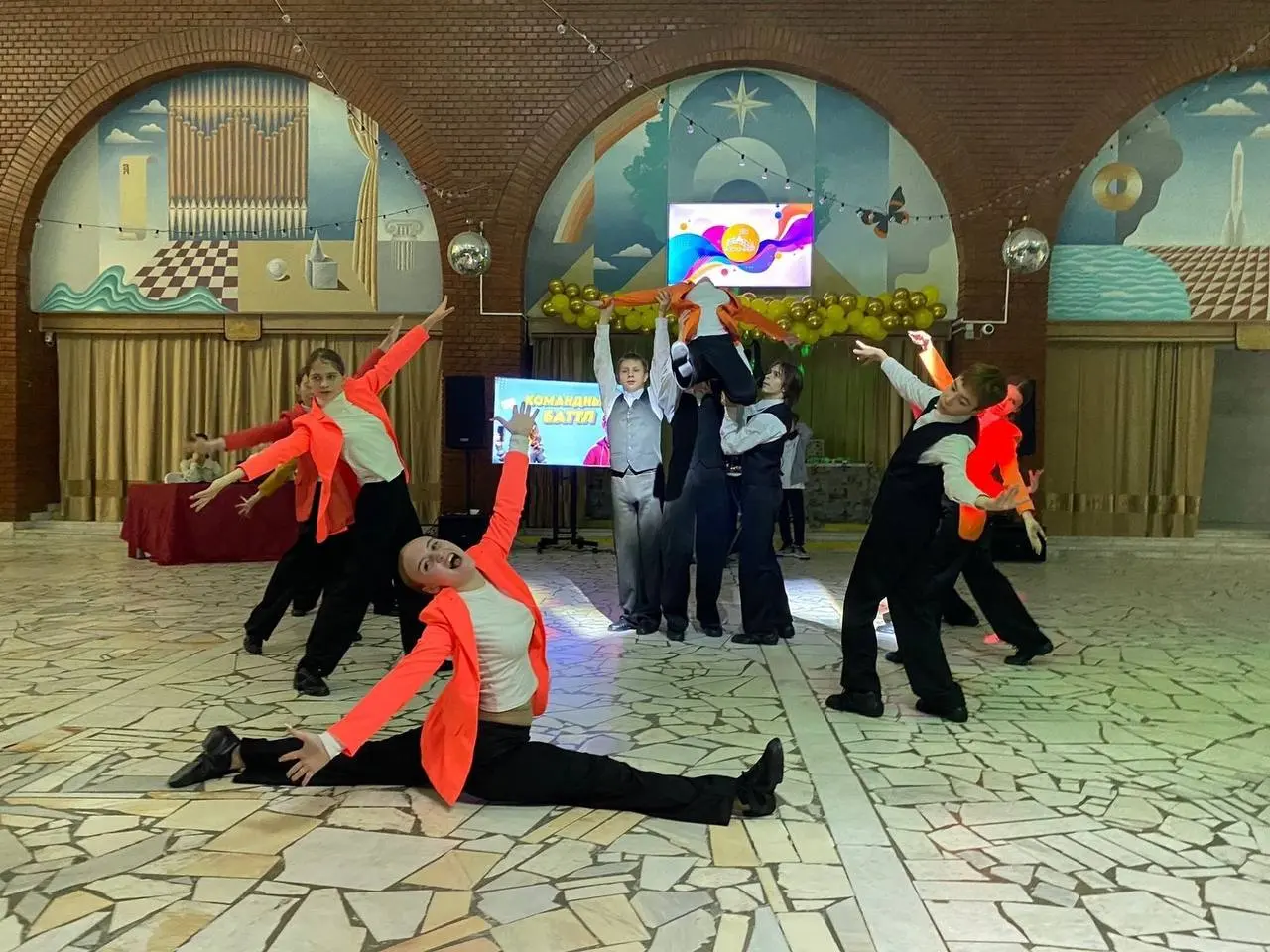 Маскарад в Воскресный вечер во Дворце Восточный