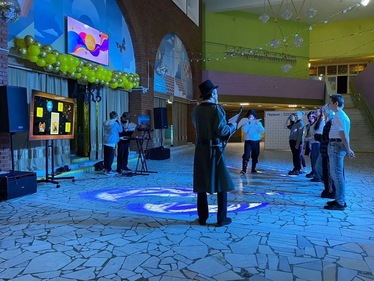 Маскарад в Воскресный вечер во Дворце Восточный