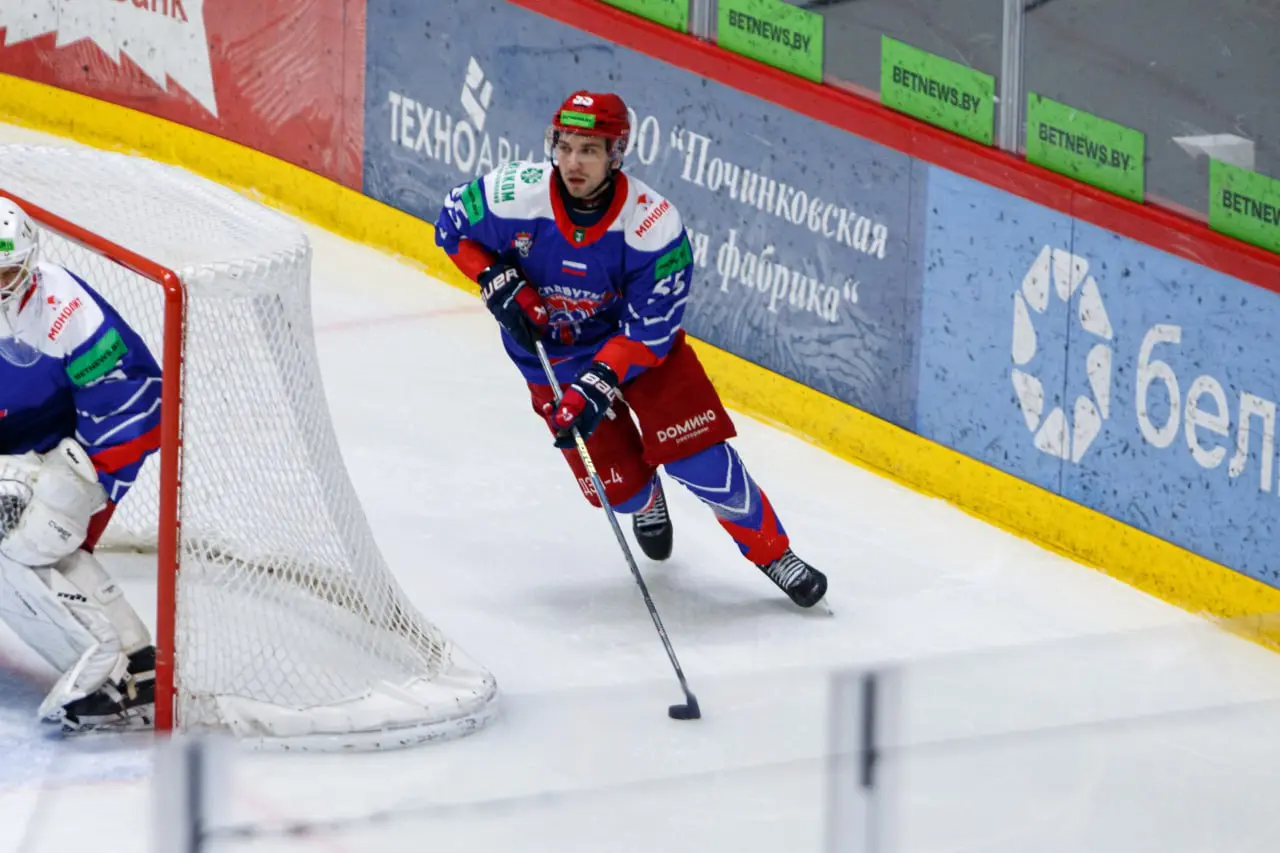 Играем в хоккей, но в обиду друг друга не даём. Артур Егоров — о победе над «Локомотивом»