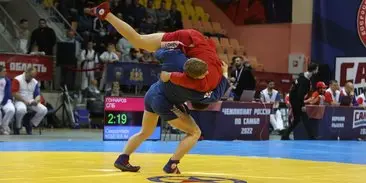 Карелин открыл зал для борцов в Екатеринбурге