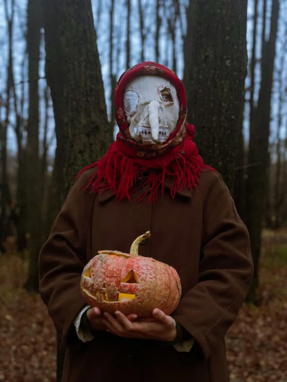 Мастер-классы 25 октября: фолк-хоррор маски и spooky-гирлянда