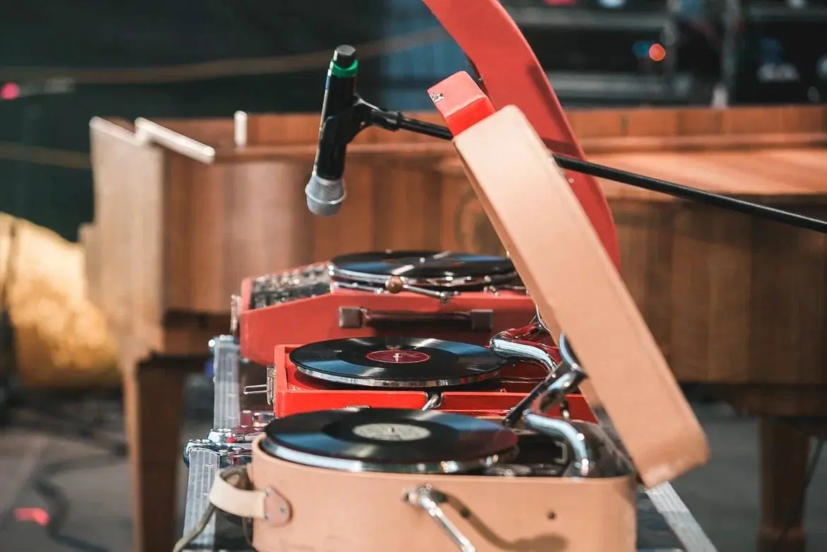 ДЖАЗ снова в парке: ДЖАЗ НА ГРАММОФОНАХ