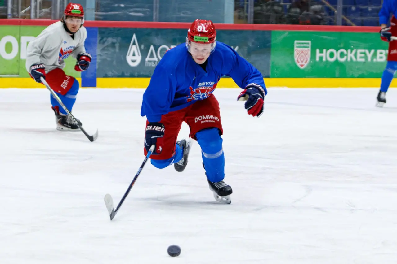 Рабочая атмосфера на льду